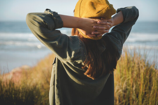 Yellow cap women look at the ocean
