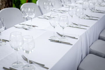 Empty glasses before the banquet.