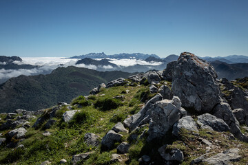 In the background, the Picos de Europa emerge from a sea of ​​clouds.