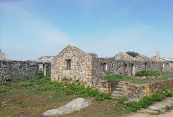 Ruinas en la isla de Sálvora, Galicia