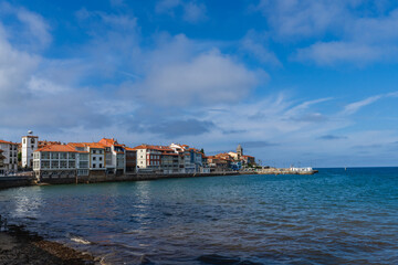 Fototapeta premium View of the city of Luanco in Asturias 