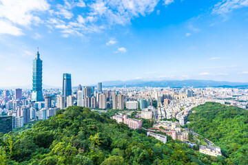 Naklejka premium Beautiful landscape and cityscape of taipei 101 building and arc