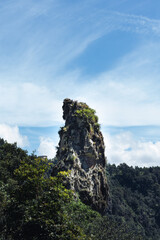 Paisajes naturales, vistas increíbles, cielo azul, fotos verticales.