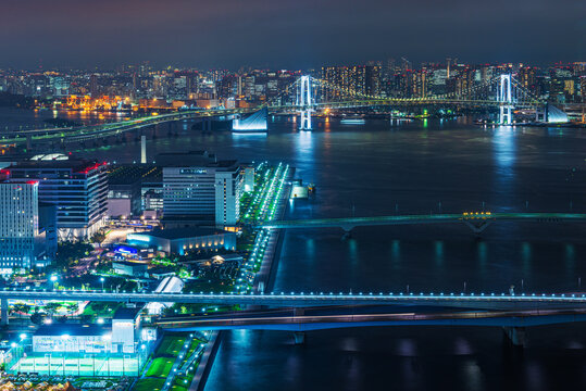 豊洲から見たレインボーブリッジ Night view of Tokyo, Japan. © kurosuke