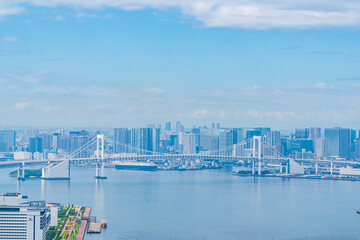 レインボーブリッジと品川のビル群 Tokyo city skyline , Japan.