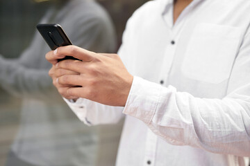 Obraz na płótnie Canvas Close up Man texting on cell phone. High quality photo.