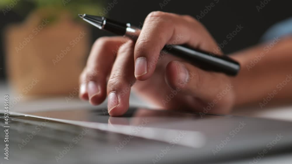 Aufkleber businessman operates on the table being checking data office desk background