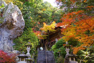 紅葉で有名な石川県小松市の那谷寺の庭園