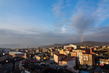 トルコ　エルズルムのエルズルム城から見える街並みと空にかかる虹