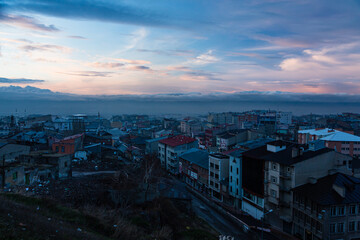 トルコ　エルズルムのエルズルム城から見える街並みと夕焼けの空