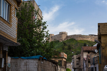 Fototapeta na wymiar トルコ　ガズィアンテプの旧市街の丘の上に建つガズィアンテプ城跡