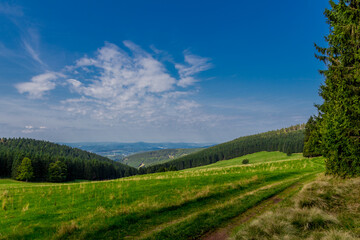 Spätsommerwanderung entlang des Rennsteigs bei schönstem Sonnenschein - Deutschland