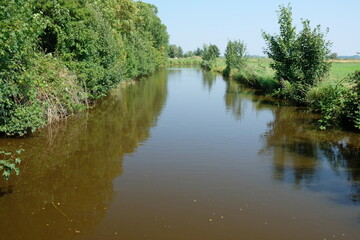 Fototapeta na wymiar FU 2020-08-11 Fries T2 537 Im Kanal ist Wasser