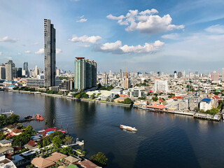 Naklejka premium Bangkok, Thailand - July 4, 2021: Scenery and architecture along the Chao Phraya riverbank in Bangkok, Thailand.