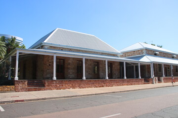 Former Court House and Police Station, Darwin, Northern Territory, Australia. - obrazy, fototapety, plakaty