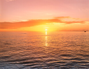 西平安名崎の海と夕日
