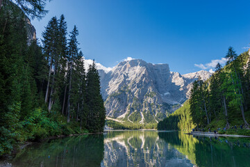 Fototapeta na wymiar Lake Braies (Lago di Braies or Pragser Wildsee) and the Mountain peak of Croda del Becco or Seekofel, Dolomites, South Tyrol, Trentino-Alto Adige, Bolzano province, Italy, Europe.