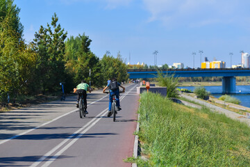 bike, bicycle, cycling, sport, road, family, cyclist, cycle, woman, riding, ride, park, summer, biker, child, biking, exercise, people, active, outdoors, nature, activity, couple, fun, sports