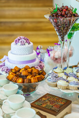 cake with violet flowers