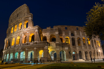 Fototapeta na wymiar coliseum at night, Rome, Iyaly