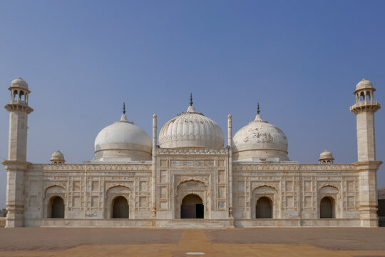 Front view of beautiful white marble Abbasi mughal style mosque outside Derawar fort in Cholistan desert, Bahawalpur, Punjab, Pakistan