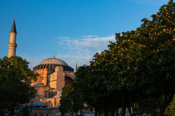 Fototapeta na wymiar トルコ　イスタンブール歴史地域である旧市街に建つアヤソフィア 