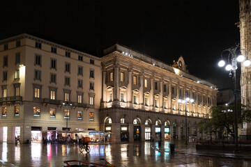 Fototapeta premium pioggia in piazza duomo a Milano