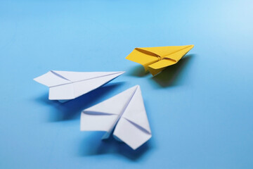 yellow paper plane is leadership among white paper plane