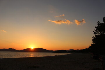 SDGs太陽のHikari! 日没のソラとマジックアワーの海の光!