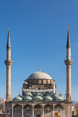 Fototapeta na wymiar トルコ　カイセリの市街地にあるブリュンズモスク