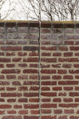 Joint, bringing two independent brick walls together