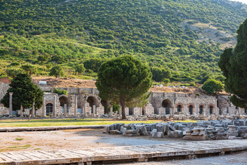 トルコ　エフェソスの古代都市遺跡の商業アゴラ

