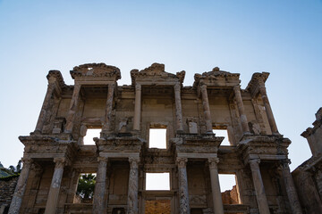 トルコ　エフェソスの古代都市遺跡にある世界三代図書館の一つのセルシウス図書館