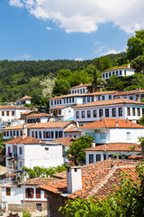 Fototapeta na wymiar トルコ　シリンジェの山の斜面に広がる町並み
