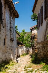 Fototapeta na wymiar トルコ　シリンジェの石畳の路地と町並み
