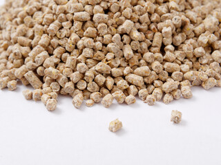 organic feed for animals in small granules