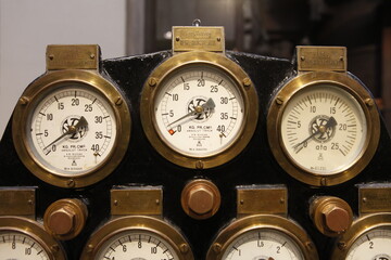 old steam pressure gauges for steam engine