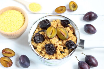 Kasza jaglana ze śliwkami