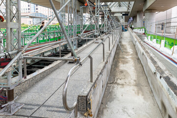 横浜みなとみらいの動く歩道(オートウォーク)の改築工事