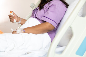 Obraz premium emergency nurse call button in hospital room. emergency botton for patient on bed at Hospital ward. Health care concept