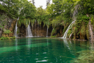 Fototapeta na wymiar waterfall and lake
