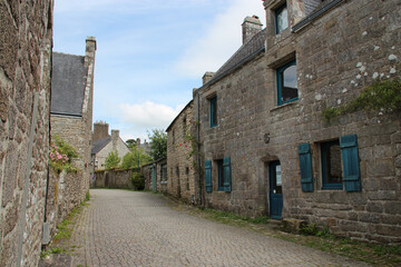Fototapeta na wymiar alley and stone houses in brittany (france)
