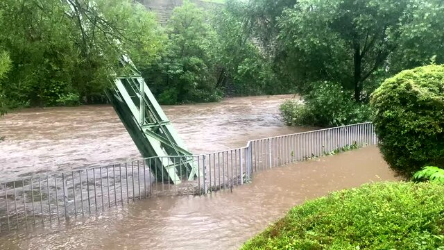 Hochwasser nach Starkregen in Wuppertal, Deutschland Juli 2021 in 4K