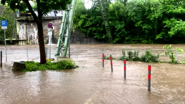 Hochwasser nach Starkregen in Wuppertal, Deutschland Juli 2021 in 4K