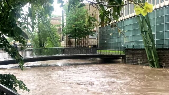 Hochwasser nach Starkregen in Wuppertal, Deutschland Juli 2021 in 4K