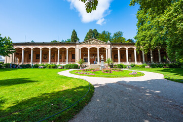 Trinkhalle von Baden-Baden mit Denkmal Kaiser Wilhelm I. - Baden-Württemberg, Deutschland