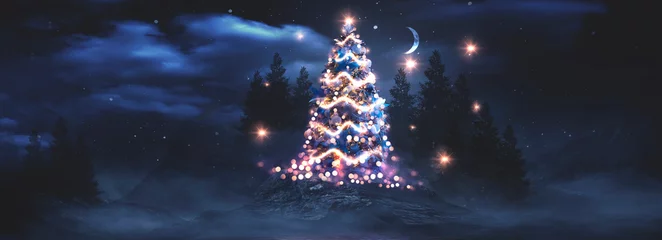 Rolgordijnen Nacht winter bos fantasie landschap met een kerstboom versierd. Feestelijke bokehlichten, donker bos, neonlichten. Versierde kerstboom in het nachtbos. Achtergrond voor ansichtkaarten. 3D © MiaStendal
