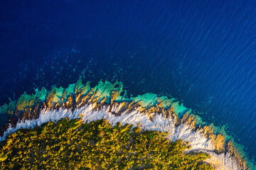 Fototapeta na wymiar Attractive view of the blue lagoon of island Losinj on sunny day.