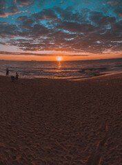 Nascer do sol na praia da costa em Vila Velha, ES 