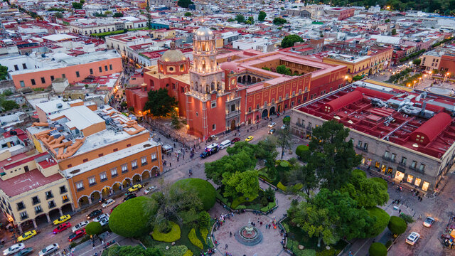 El centro de Santiago de Quer&eacute;taro desde el cielo.